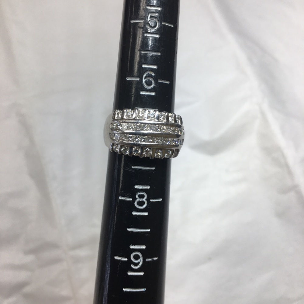 NEW 18K white gold diamonds wedding ring - Picture 2 of 8